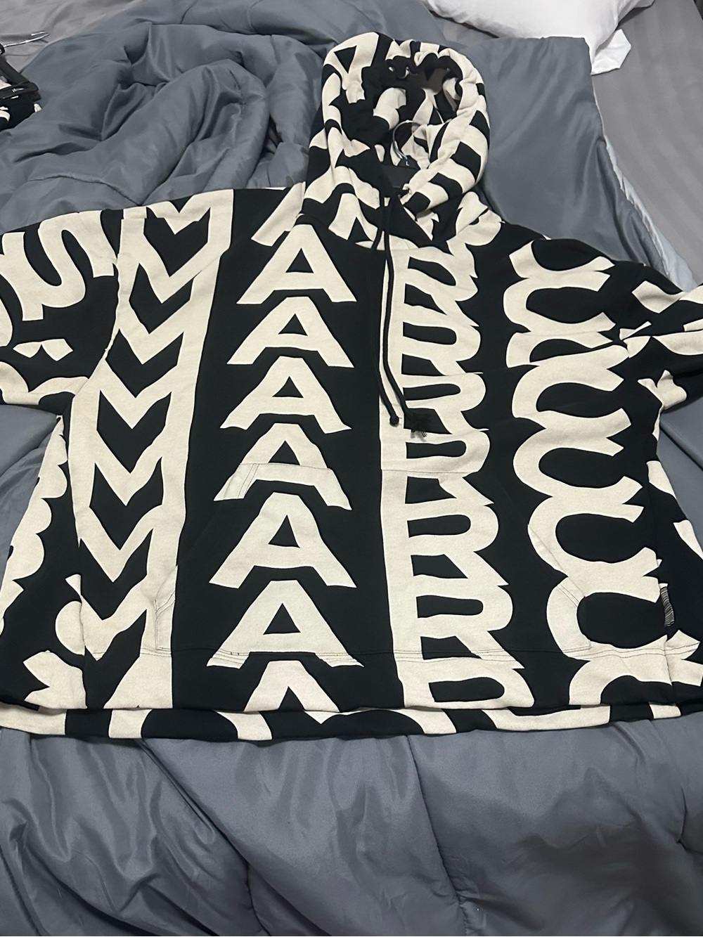 Marc Jacobs Black and Cream Logo-Pattern Hoodie - Picture 6 of 6